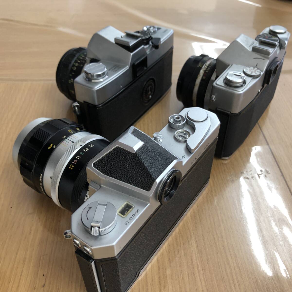 まとめ】フィルムカメラ3台セット ミノルタ、ペトリ、ニコン まとめ】フィルムカメラ3台セット ミノルタ、ペトリ、ニコン