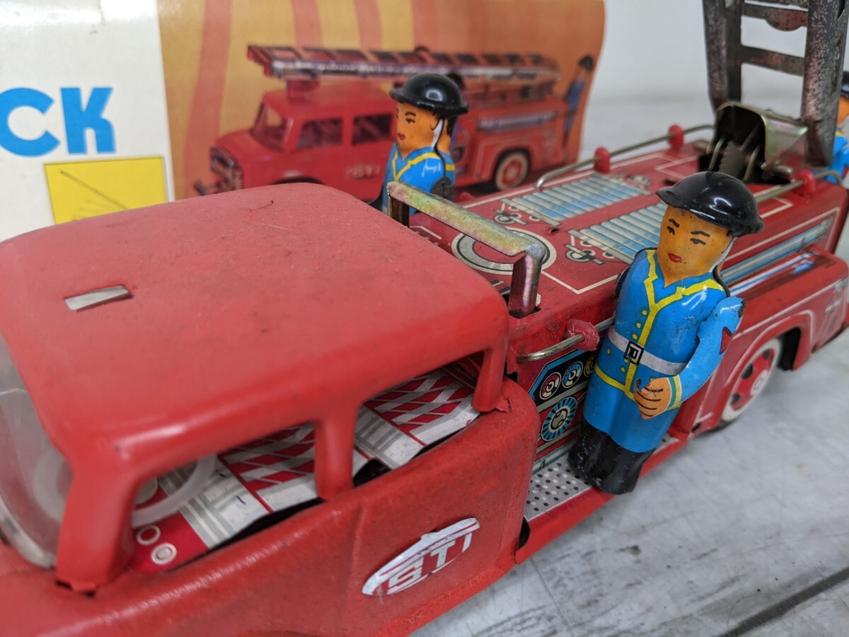 25M04-99N:ブリキ玩具 FIRE TRUCK 消防車 はしご車 MF718 元箱 25M04-99N:ブリキ玩具 FIRE TRUCK 消防車 はしご車 MF718 元箱
