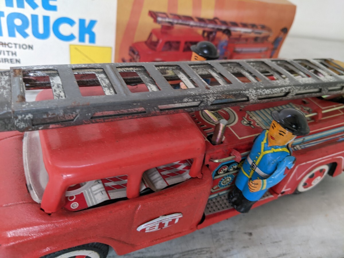25M04-99N:ブリキ玩具 FIRE TRUCK 消防車 はしご車 MF718 元箱 25M04-99N:ブリキ玩具 FIRE TRUCK 消防車 はしご車 MF718 元箱