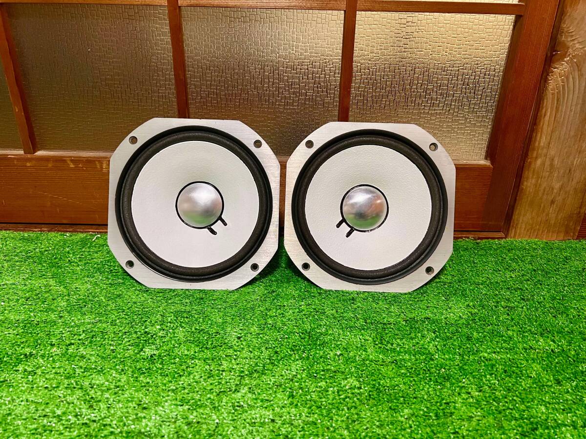 JBL LE8T ベーススピーカーペア。良好な状態。 新しいウレタン JBL LE8T ベーススピーカーペア。良好な状態。 新しいウレタン