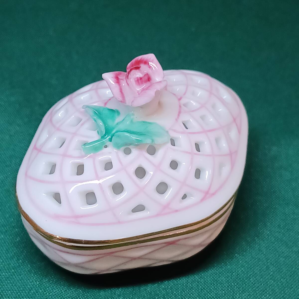 Royal Porcelain ロイヤルポーセリン 花 バラ 花柄 フラワー 蓋 Royal Porcelain ロイヤルポーセリン 花 バラ 花柄 フラワー 蓋