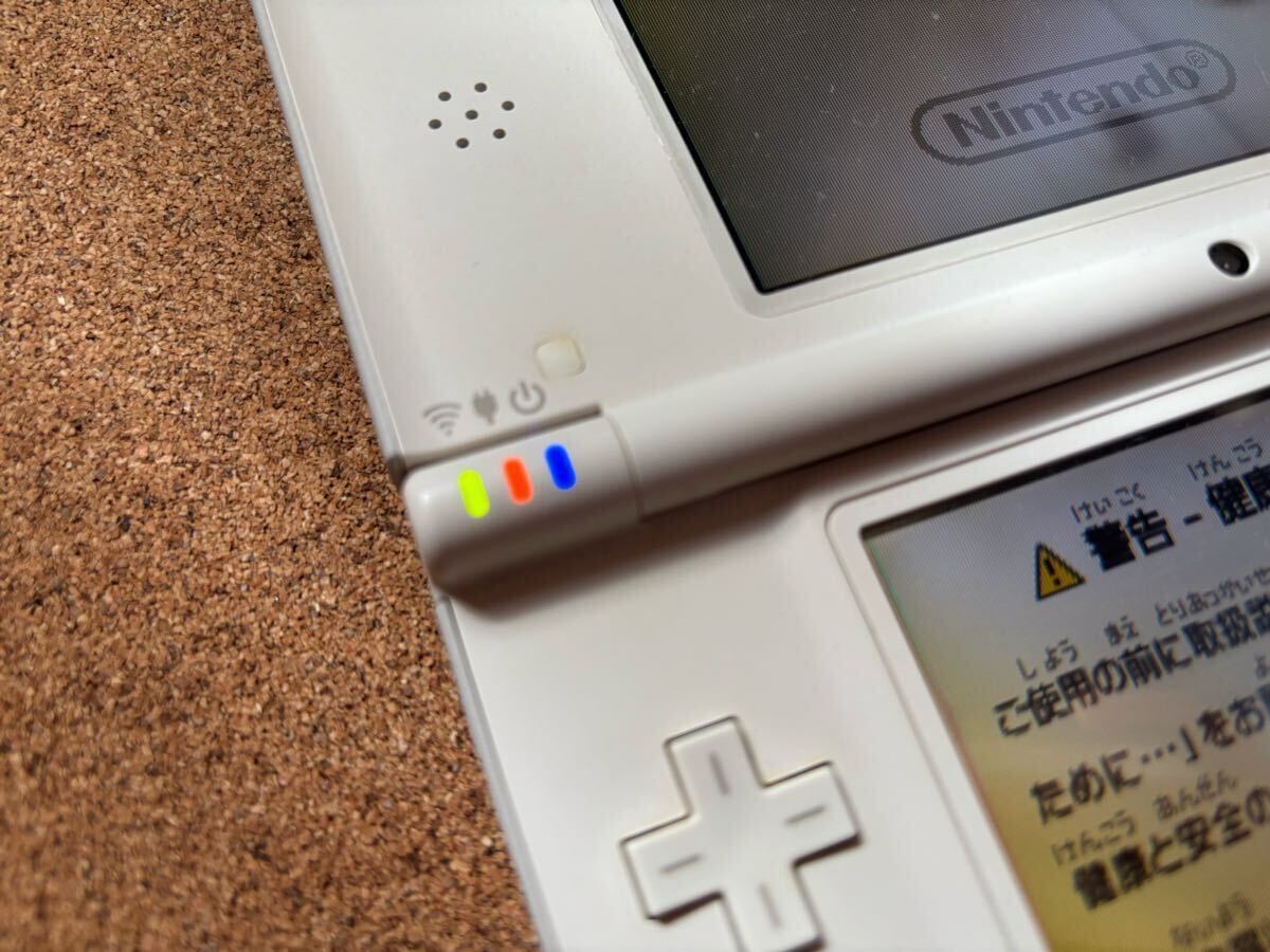Nintendo ニンテンドー DSi LL ナチュラルホワイト 本体 付属品 Nintendo ニンテンドー DSi LL ナチュラルホワイト 本体 付属品