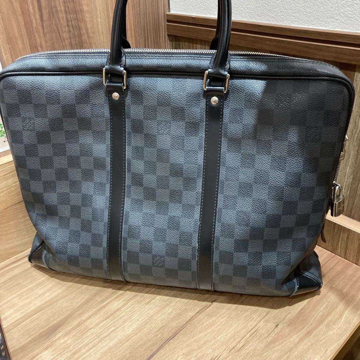 LOUIS VUITTON ルイヴィトン ダミエグラフィット ポルトドキュ LOUIS VUITTON ルイヴィトン ダミエグラフィット ポルトドキュ
