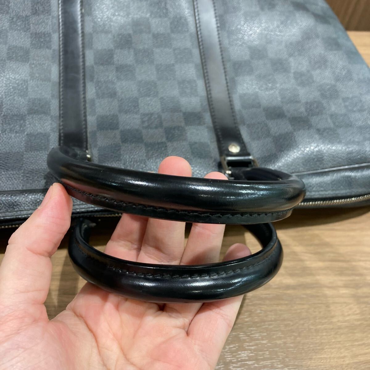 LOUIS VUITTON ルイヴィトン ダミエグラフィット ポルトドキュ LOUIS VUITTON ルイヴィトン ダミエグラフィット ポルトドキュ