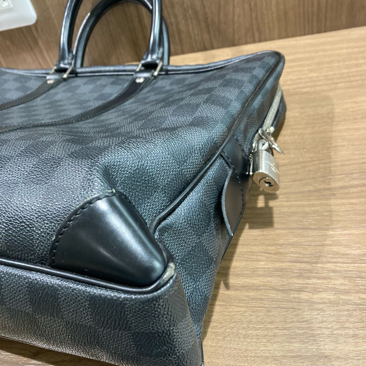 LOUIS VUITTON ルイヴィトン ダミエグラフィット ポルトドキュ LOUIS VUITTON ルイヴィトン ダミエグラフィット ポルトドキュ