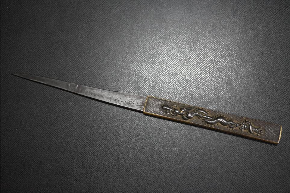 D5428-1 時代武具 小柄 小刀 [袋:赤銅魚子地 倶利伽羅龍図 D5428-1 時代武具 小柄 小刀 [袋:赤銅魚子地 倶利伽羅龍図