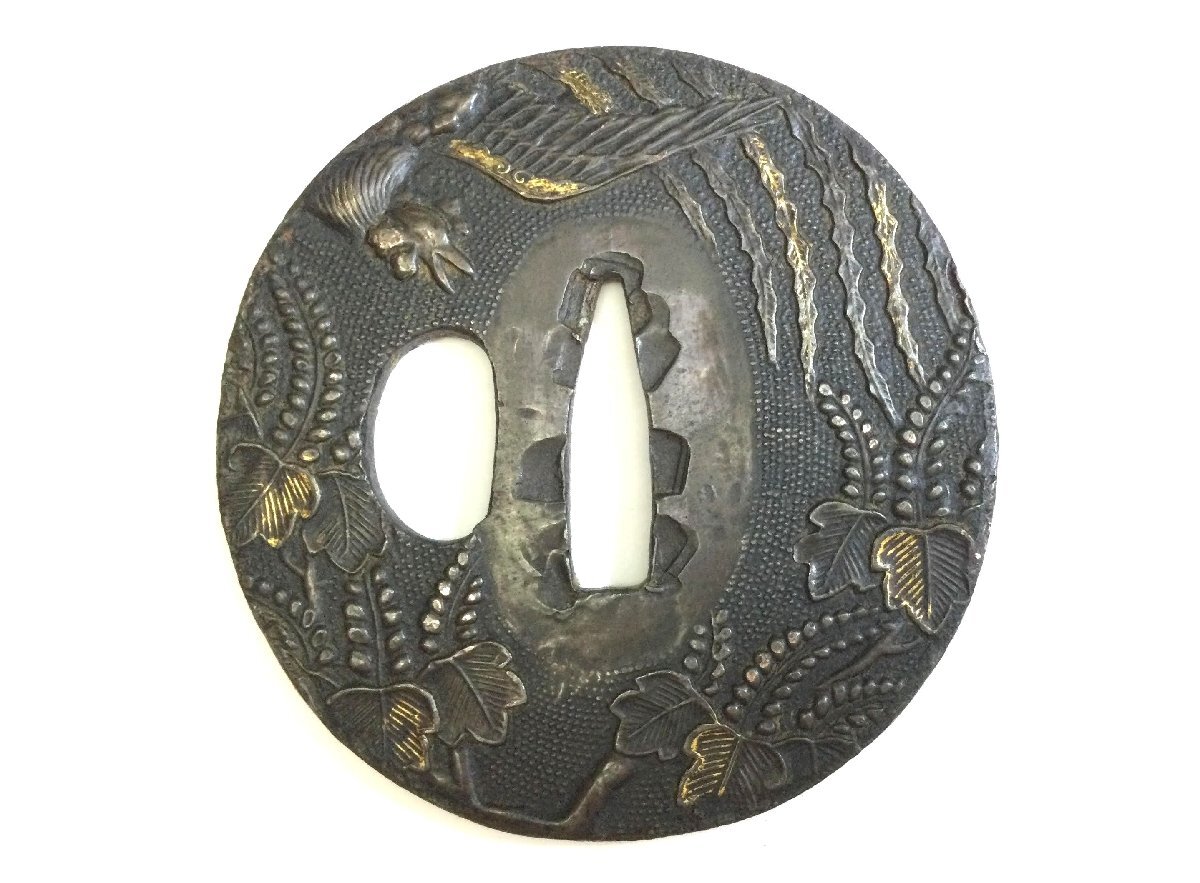 三】刀鍔 藤の花に三光鳥図鍔 刀装品 円形 金装飾 直径7cm 重さ 三】刀鍔 藤の花に三光鳥図鍔 刀装品 円形 金装飾 直径7cm 重さ