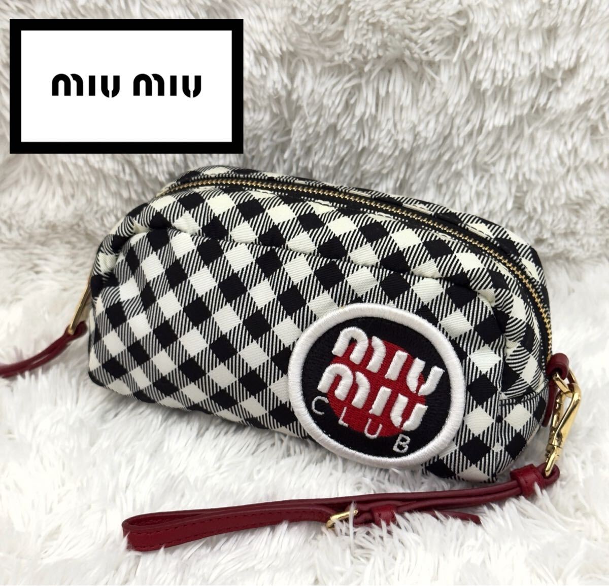 極美品 MIUMIU ミュウミュウ ポーチ クラッチバッグ ゴールド 極美品 MIUMIU ミュウミュウ ポーチ クラッチバッグ ゴールド