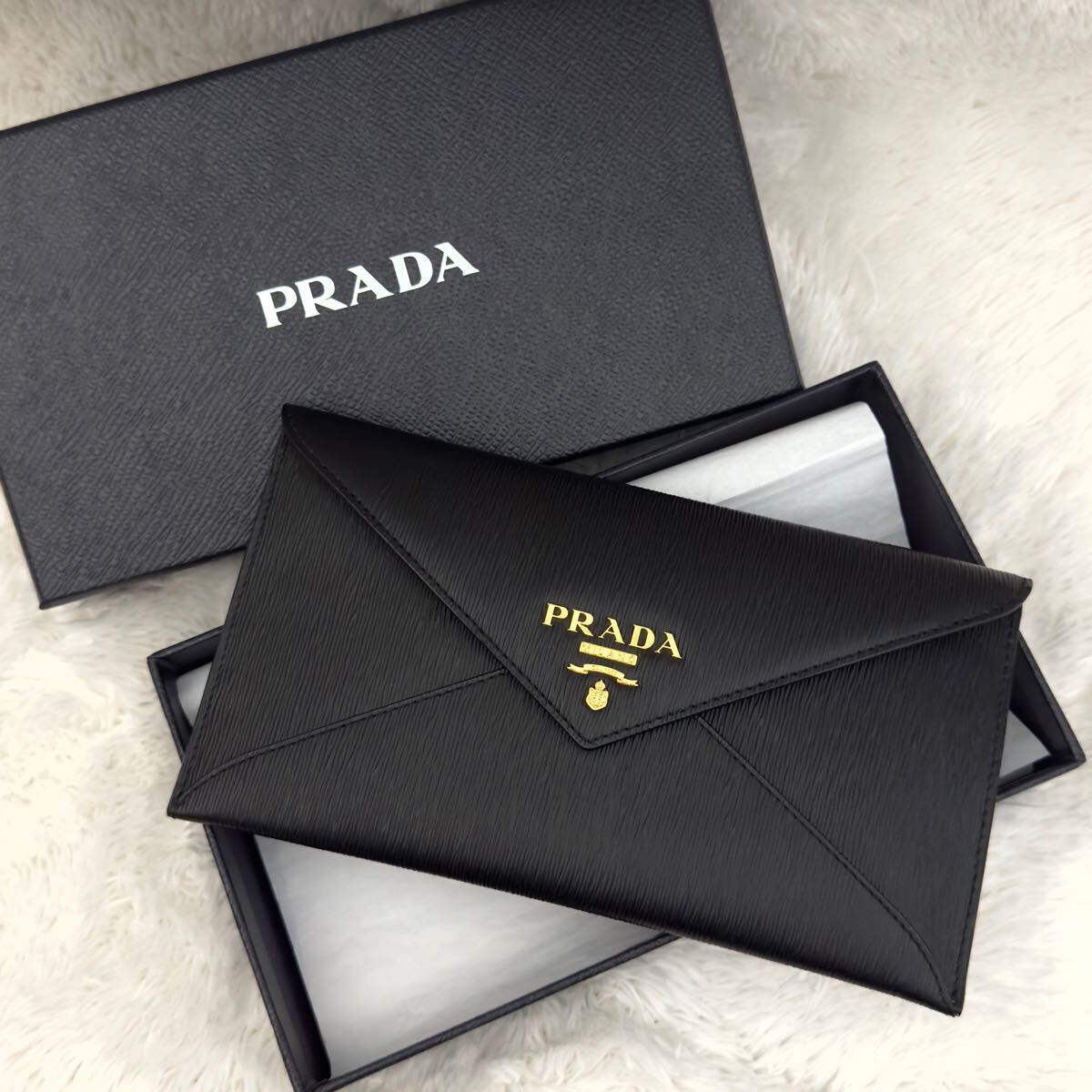 新品同様 RFID内蔵 プラダ PRADA エンベロープ 財布 ゴールド 新品同様 RFID内蔵 プラダ PRADA エンベロープ 財布 ゴールド