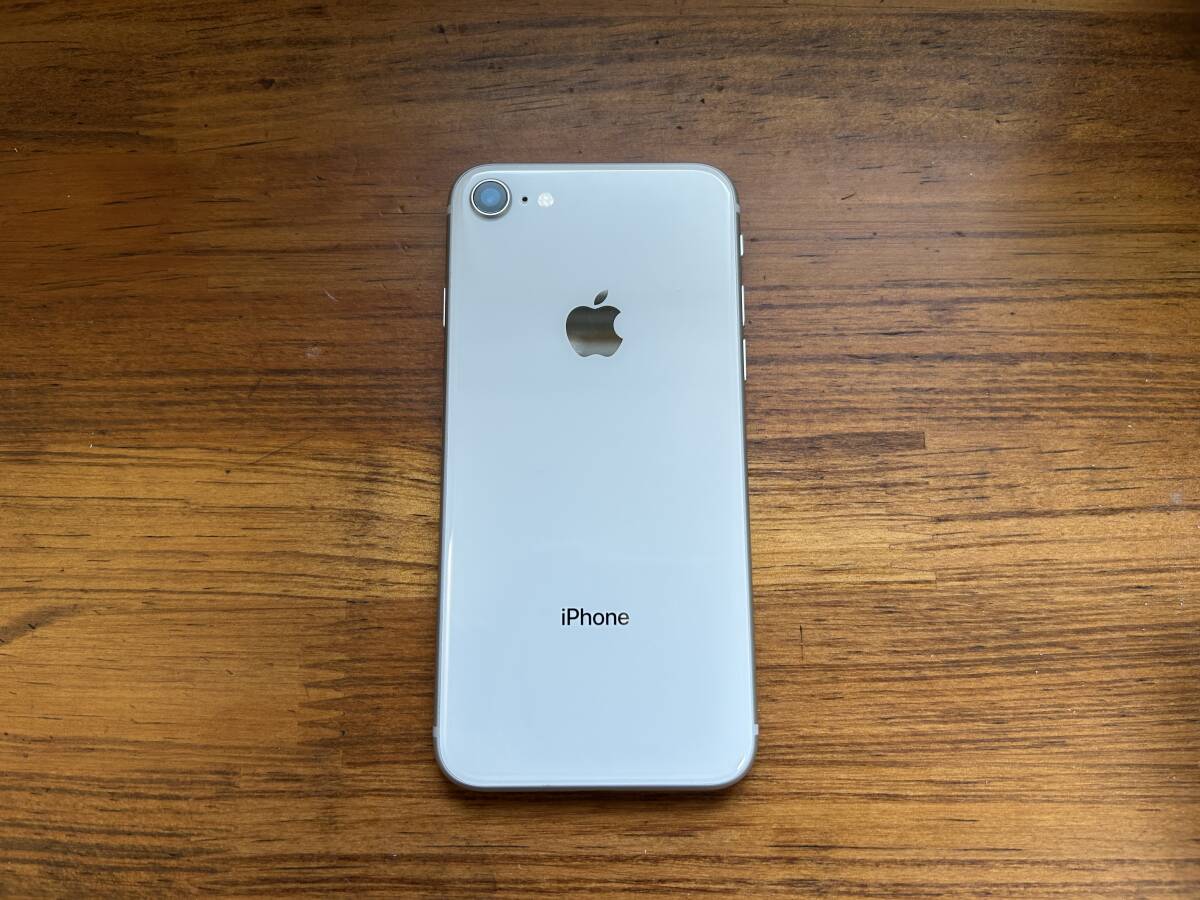 Apple iPhone8 64GB シルバー SIMフリー 美品中古 箱付属品付き Apple iPhone8 64GB シルバー SIMフリー 美品中古 箱付属品付き