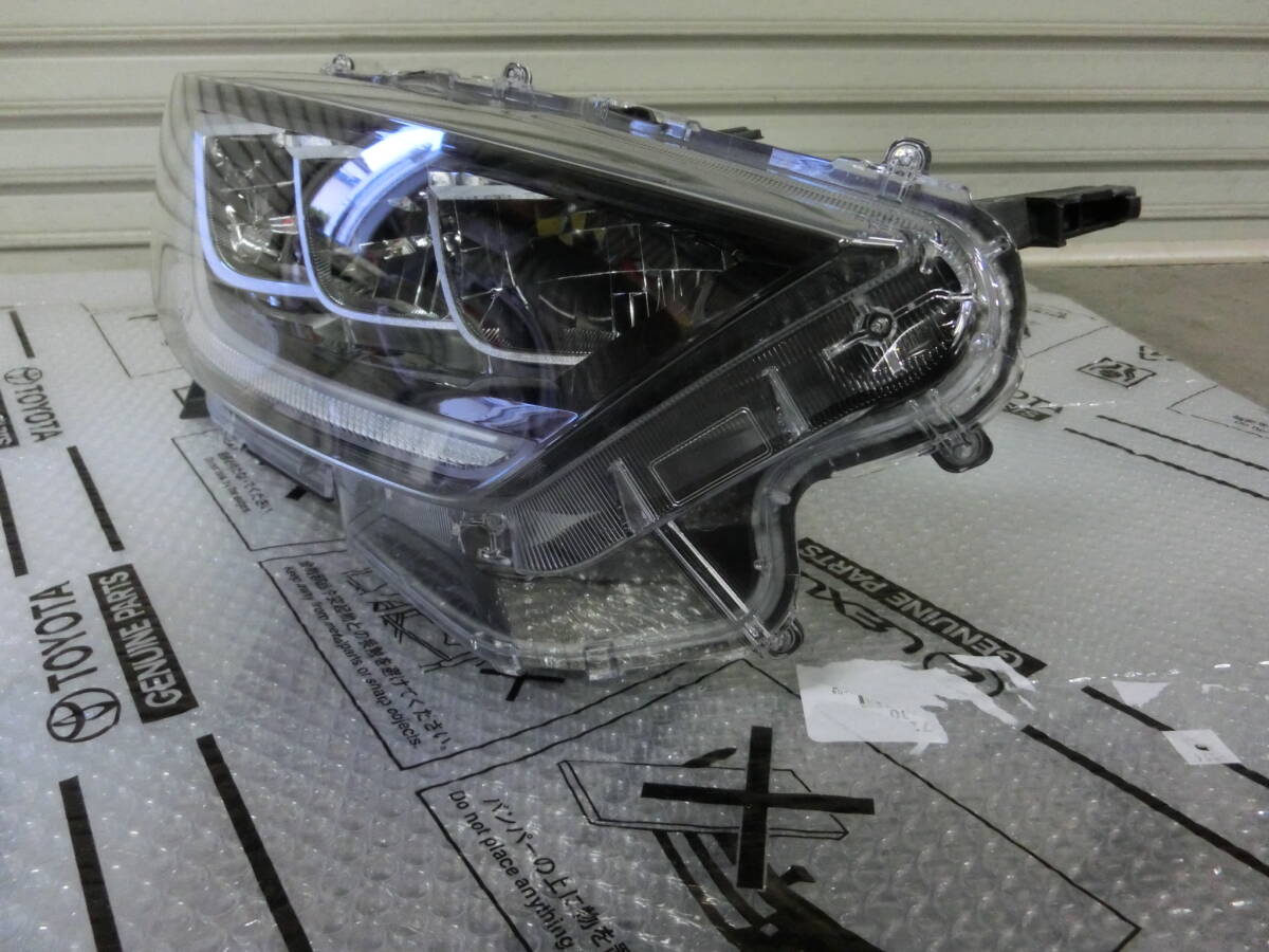 左ヘッドライト トヨタ ヤリス KOITO KO-3 左ヘッドライト トヨタ ヤリス KOITO KO-3