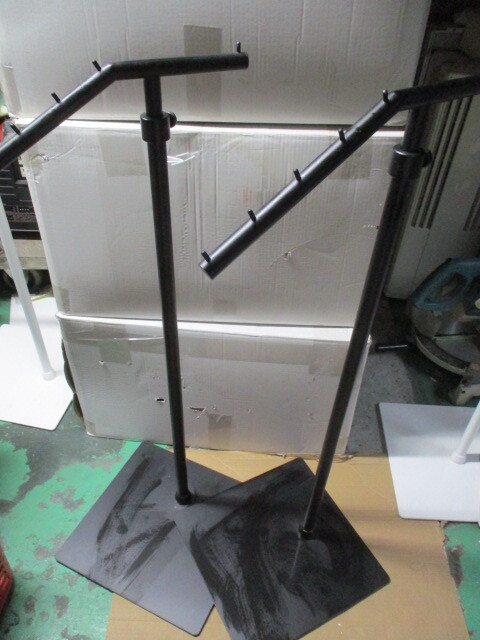 U443/業(yè)務(wù)用 店舗 傾斜 ハンガーラック 黒 ブラック 2臺(tái)セット 什器