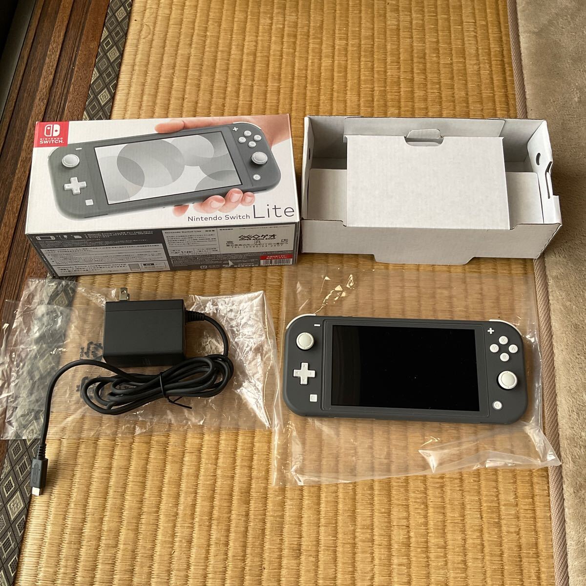 Switch Nintendo Switch Lite 本体 グレー ニンテンドースイッチ Switch Nintendo Switch Lite 本体 グレー ニンテンドースイッチ