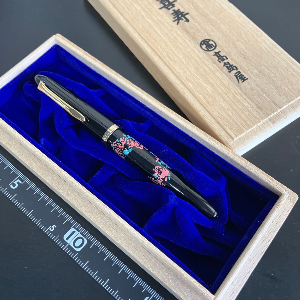 SAILOR セーラー 万年筆 ブラック 花模様 ペン先14K 未使用 SAILOR セーラー 万年筆 ブラック 花模様 ペン先14K 未使用