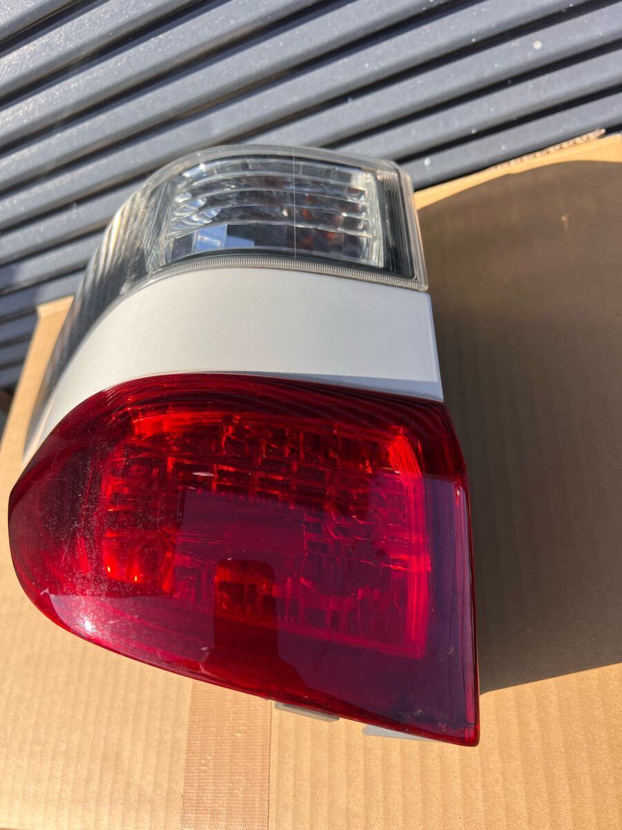 美品 20 後期 ヴェルファイア 純正 テール 左リアクォーター側 点灯確認済 美品 20 ヴェルファイア 後期 純正 テール 左リアクォーター側