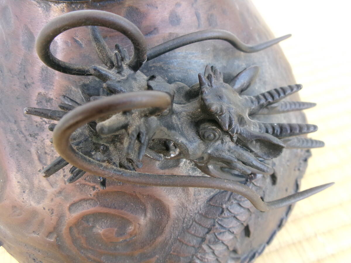 同梱不可】 金工師 米田秀保 銅製 盛上雲龍図 花瓶 高さ24cm 重