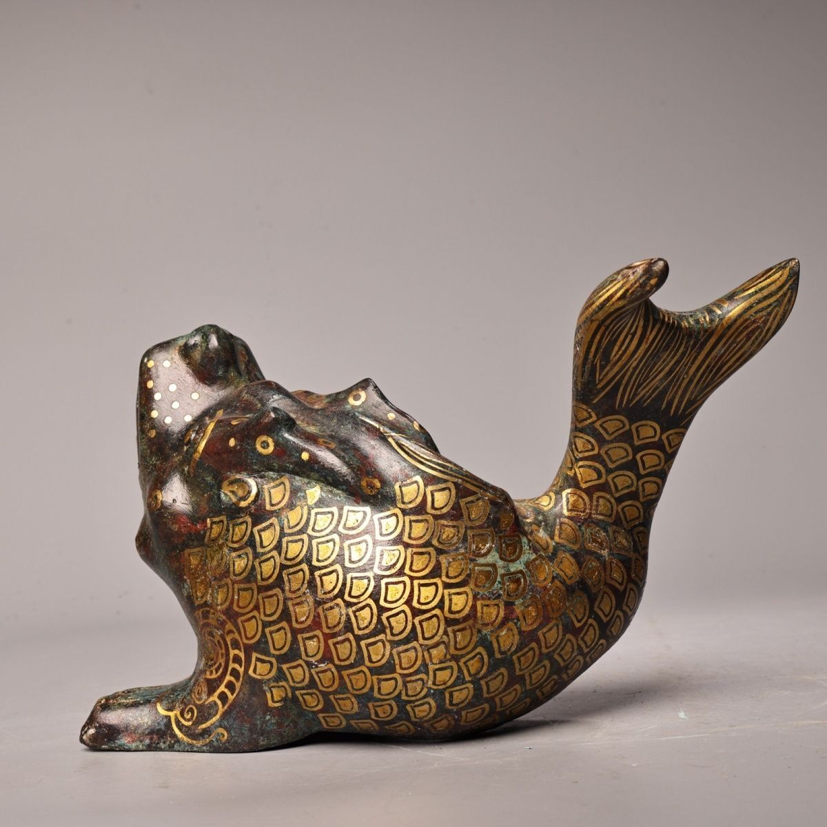 珍寶斎】D12旧家蔵出 古玩青銅器錯金竜魚重さ1200グラム高さ15 珍寶斎】D12旧家蔵出 古玩青銅器錯金竜魚重さ1200グラム高さ15