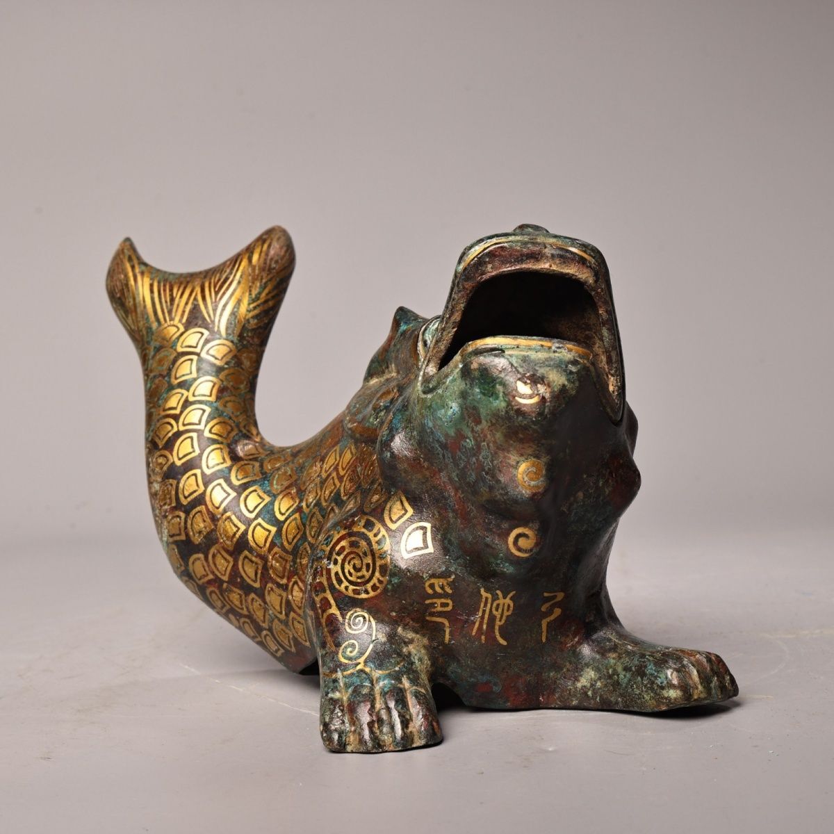 珍寶斎】D12旧家蔵出 古玩青銅器錯金竜魚重さ1200グラム高さ15 珍寶斎】D12旧家蔵出 古玩青銅器錯金竜魚重さ1200グラム高さ15