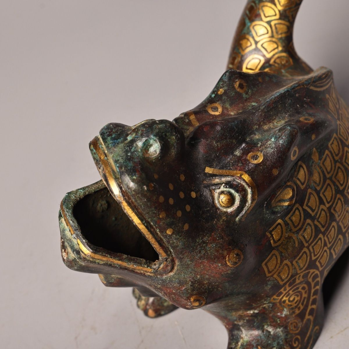 珍寶斎】D12旧家蔵出 古玩青銅器錯金竜魚重さ1200グラム高さ15 珍寶斎】D12旧家蔵出 古玩青銅器錯金竜魚重さ1200グラム高さ15
