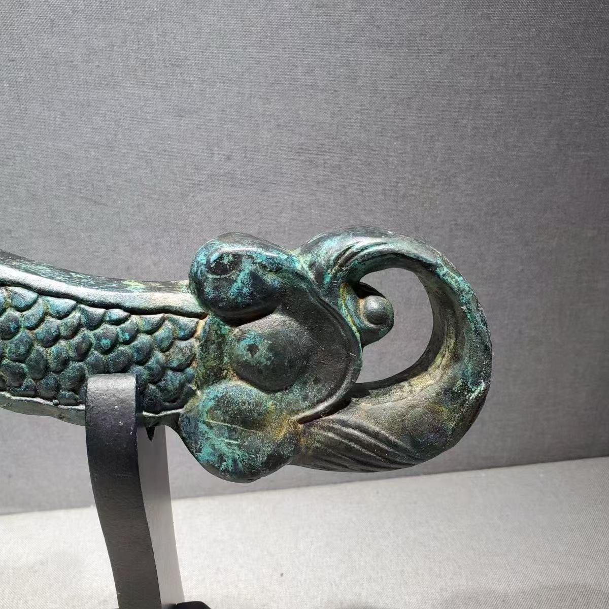 珍寶斎】y406旧家収蔵 漢代 青銅器 龍斧 置物 縦:49cm横:20cm 珍寶斎】y406旧家収蔵 漢代 青銅器 龍斧 置物 縦:49cm横:20cm