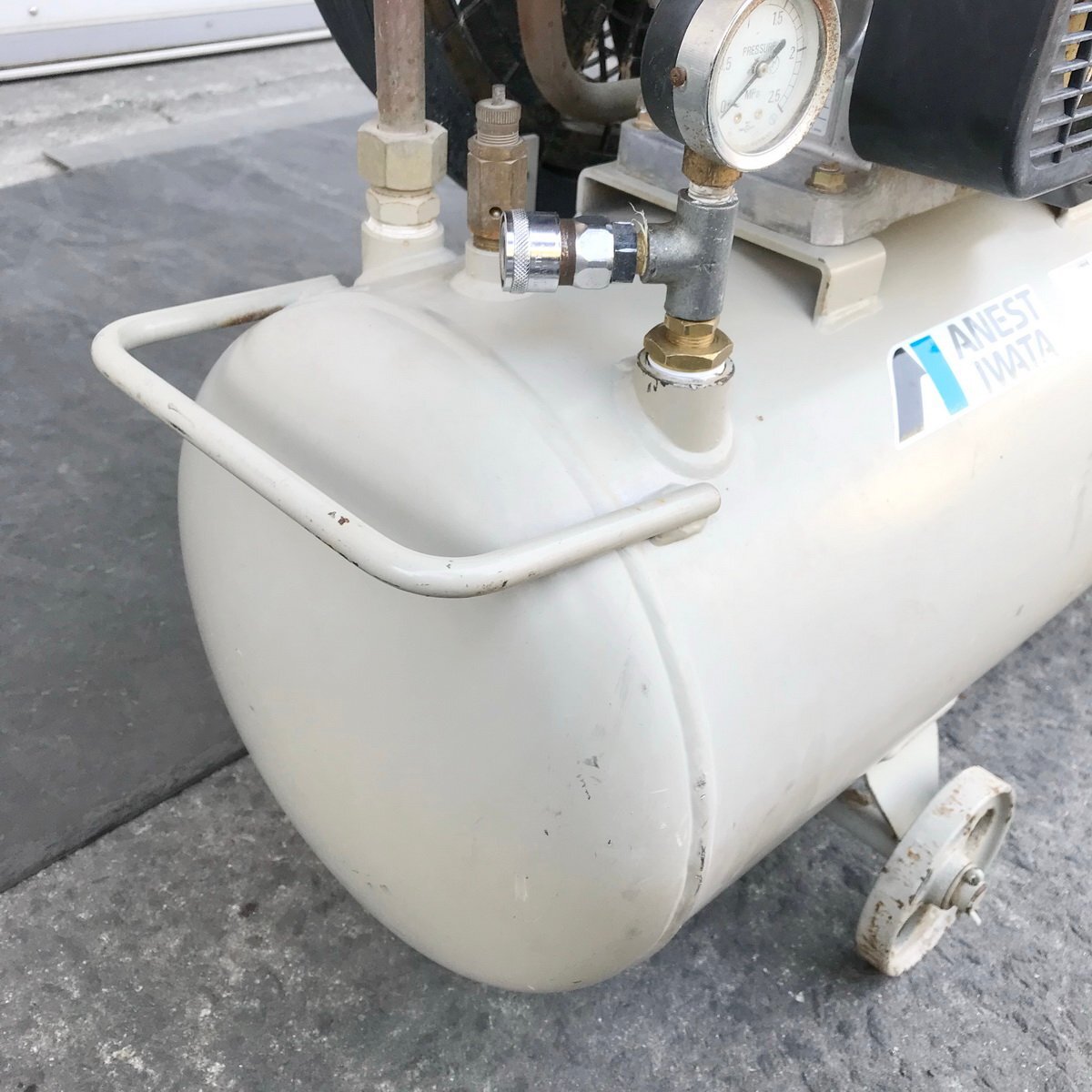 倉飯m960 アネスト岩田 2.2kW 3馬力 □エアーコンプレッサー 倉飯m960 アネスト岩田 2.2kW 3馬力 □エアーコンプレッサー