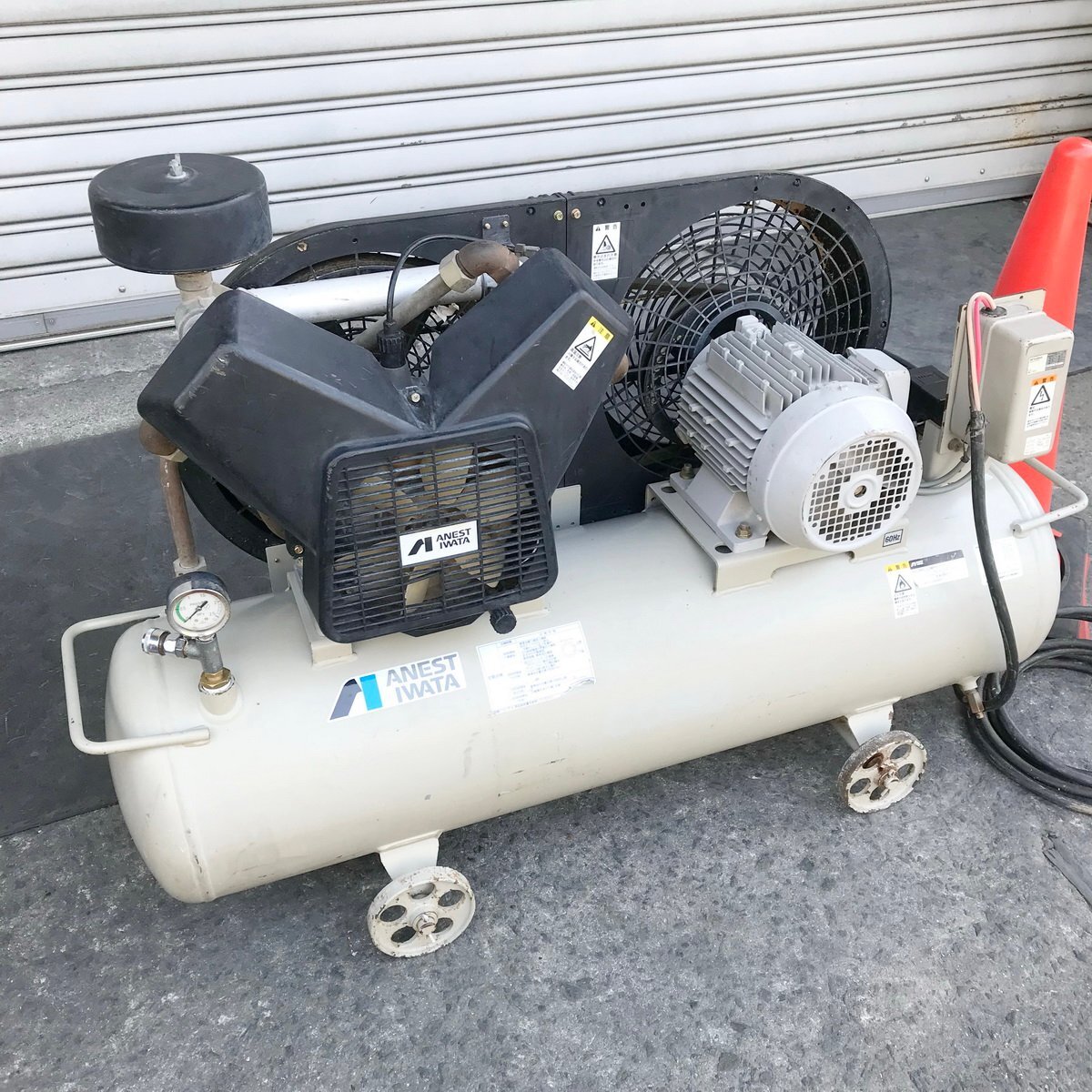 倉飯m960 アネスト岩田 2.2kW 3馬力 □エアーコンプレッサー 倉飯m960 アネスト岩田 2.2kW 3馬力 □エアーコンプレッサー