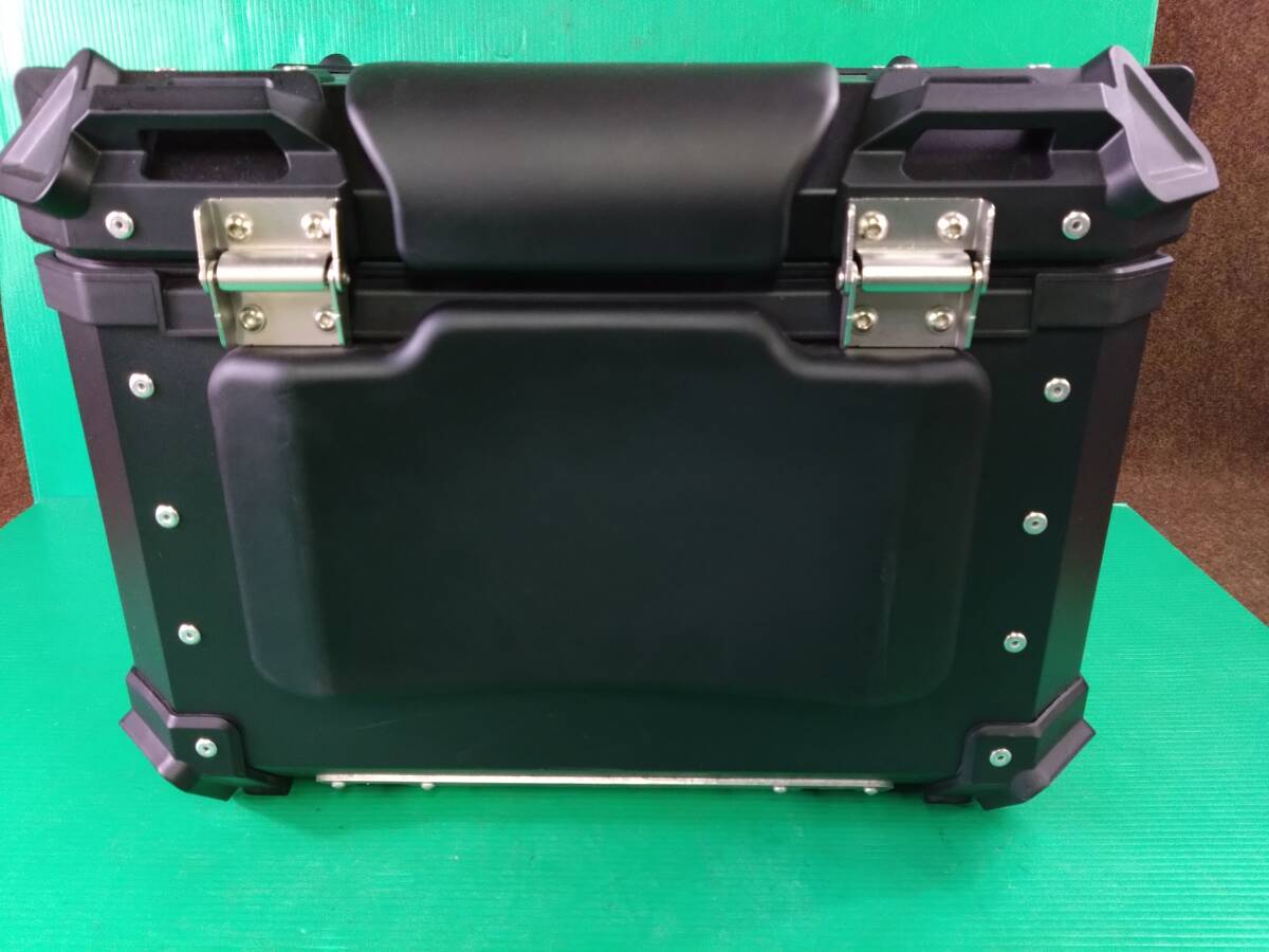 160　1FI　汎用トップケース　リアボックス　箱　ベース?金具?カギ有り　メーカー不明　中古　20250415