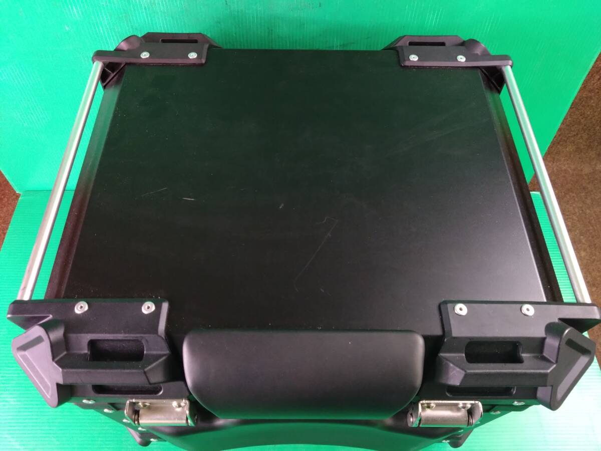 160　1FI　汎用トップケース　リアボックス　箱　ベース?金具?カギ有り　メーカー不明　中古　20250415