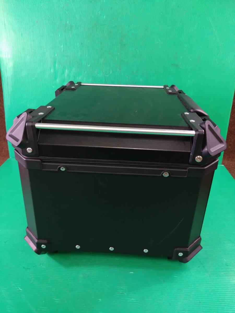 160　1FI　汎用トップケース　リアボックス　箱　ベース?金具?カギ有り　メーカー不明　中古　20250415