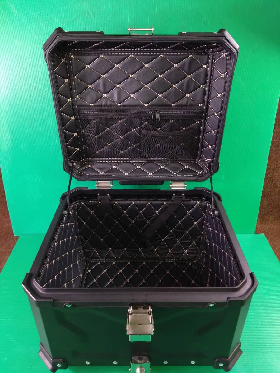 160　1FI　汎用トップケース　リアボックス　箱　ベース?金具?カギ有り　メーカー不明　中古　20250415