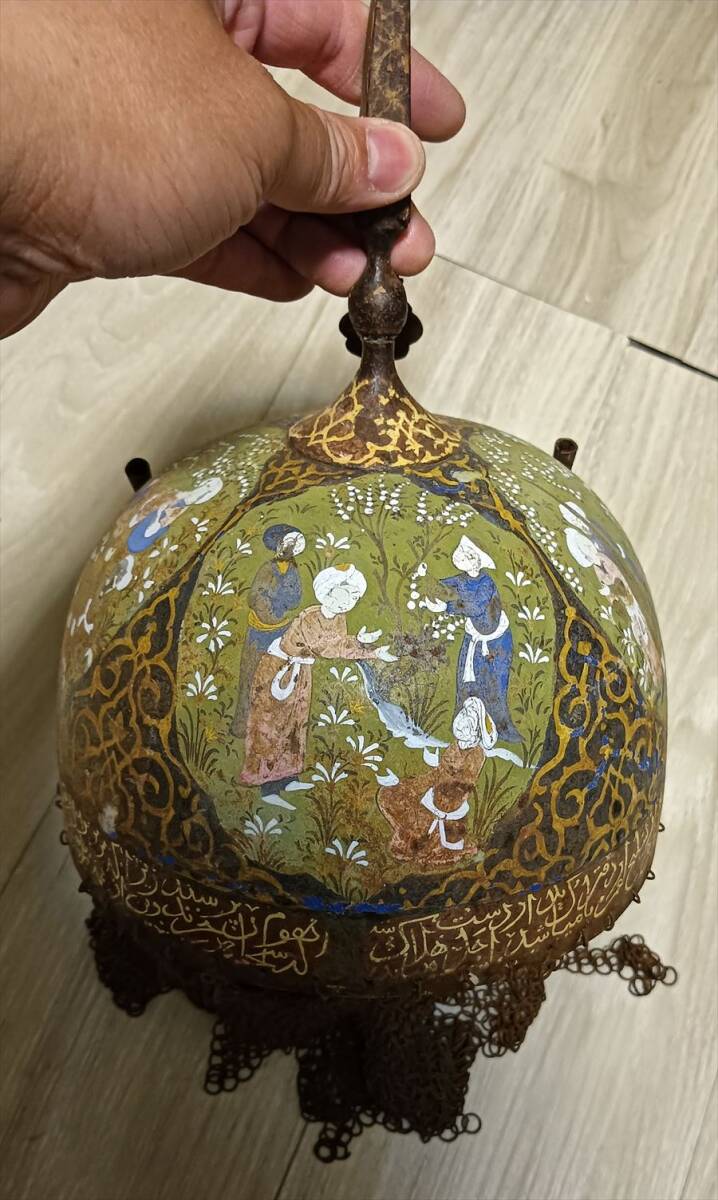 博物館レベル 十七世紀(jì) 兜 嵌金銀 漆畫 アラビア語 刻印 蒙古 ペルシャ ヘルメット 人物 武具 鉄地 鎧兜 鎧 甲冑