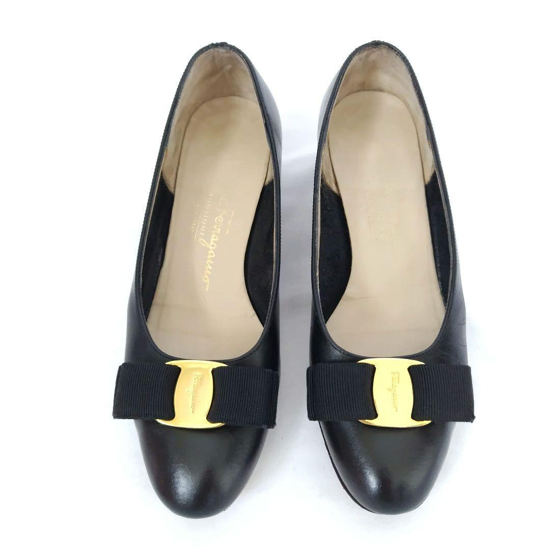 小さいサイズ フェラガモ【Ferragamo】ヴァラ パンプス 黒 4C 小さいサイズ フェラガモ【Ferragamo】ヴァラ パンプス 黒 4C