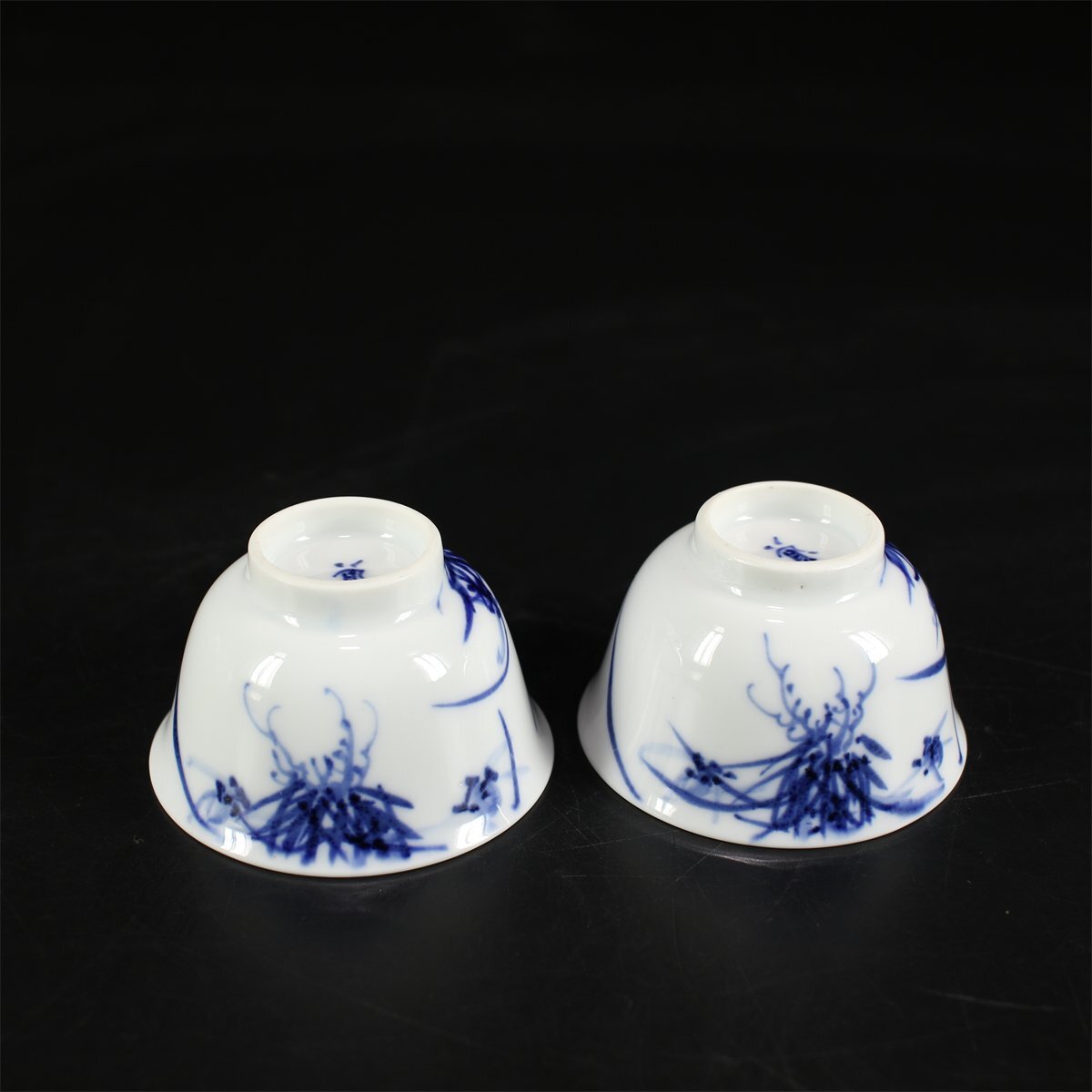 吉】CK679 華中亭 【高橋道八】造 染付蘭紋 煎茶碗 茶杯 2点 吉】CK679 華中亭 【高橋道八】造 染付蘭紋 煎茶碗 茶杯 2点