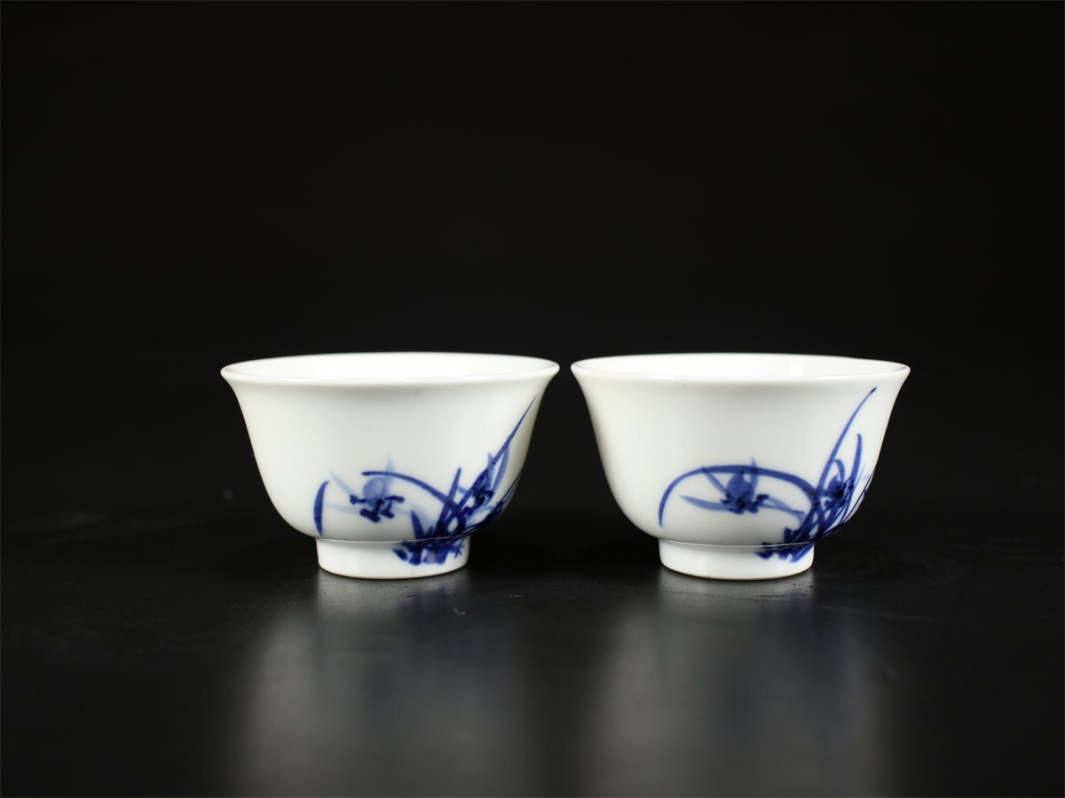 吉】CK679 華中亭 【高橋道八】造 染付蘭紋 煎茶碗 茶杯 2点 吉】CK679 華中亭 【高橋道八】造 染付蘭紋 煎茶碗 茶杯 2点