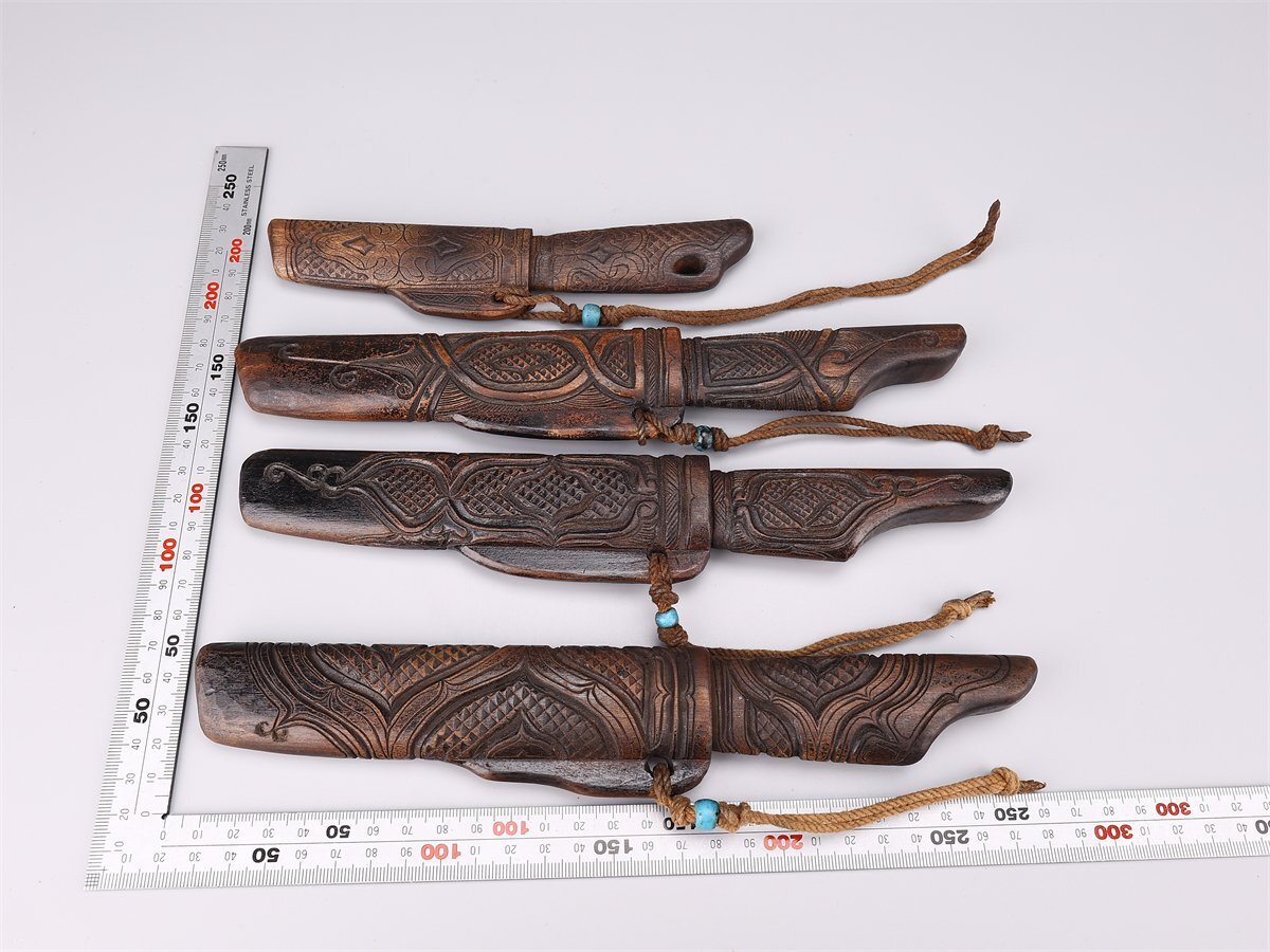 吉】WA995 北海道 アイヌ民族 木彫 狩猟刀 ナイフ 4点 一括出品 吉】WA995 北海道 アイヌ民族 木彫 狩猟刀 ナイフ 4点 一括出品