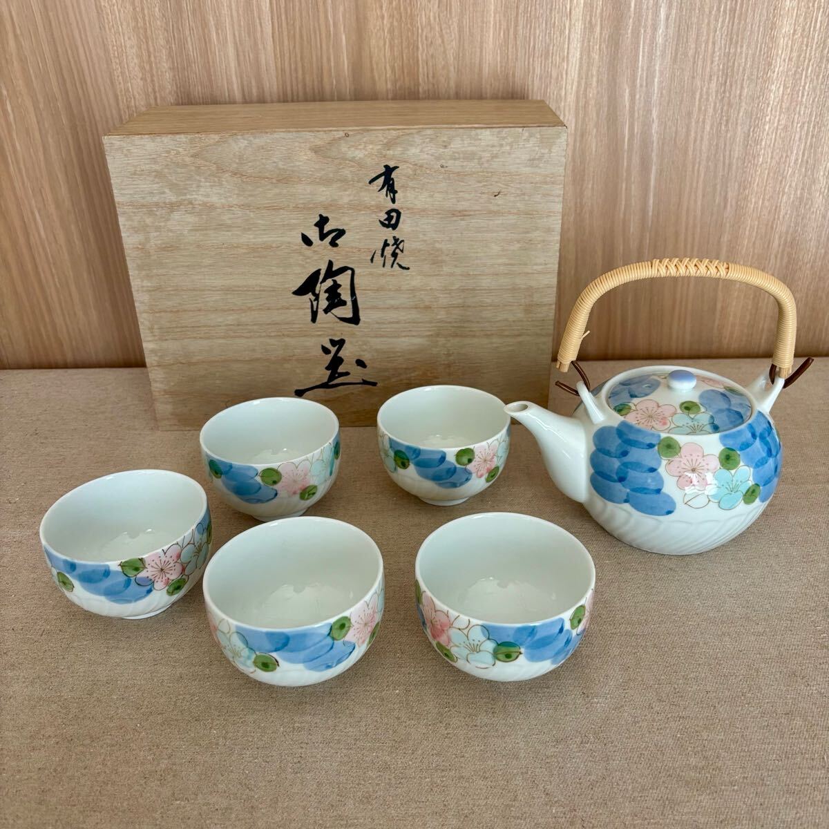 未使用 有田焼 肥前焼 西峰作 湯呑み 急須 5客セット 花柄 昭和 未使用 有田焼 肥前焼 西峰作 湯呑み 急須 5客セット 花柄 昭和
