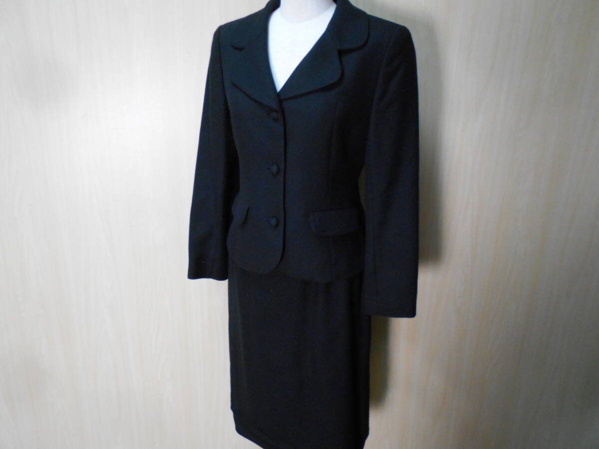 b594◆courreges ブラック フォーマル スカートスーツ◆クレージュ size38 黒 日本製 毛シルク 3B 総裏 ノーベント ひざ丈 冠婚葬祭 7D_画像2