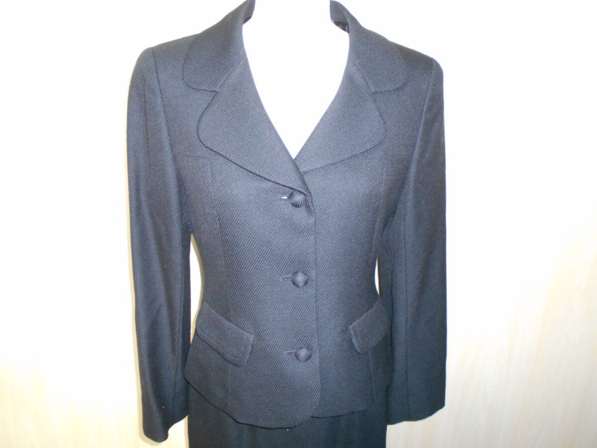 b594◆courreges ブラック フォーマル スカートスーツ◆クレージュ size38 黒 日本製 毛シルク 3B 総裏 ノーベント ひざ丈 冠婚葬祭 7D_画像3
