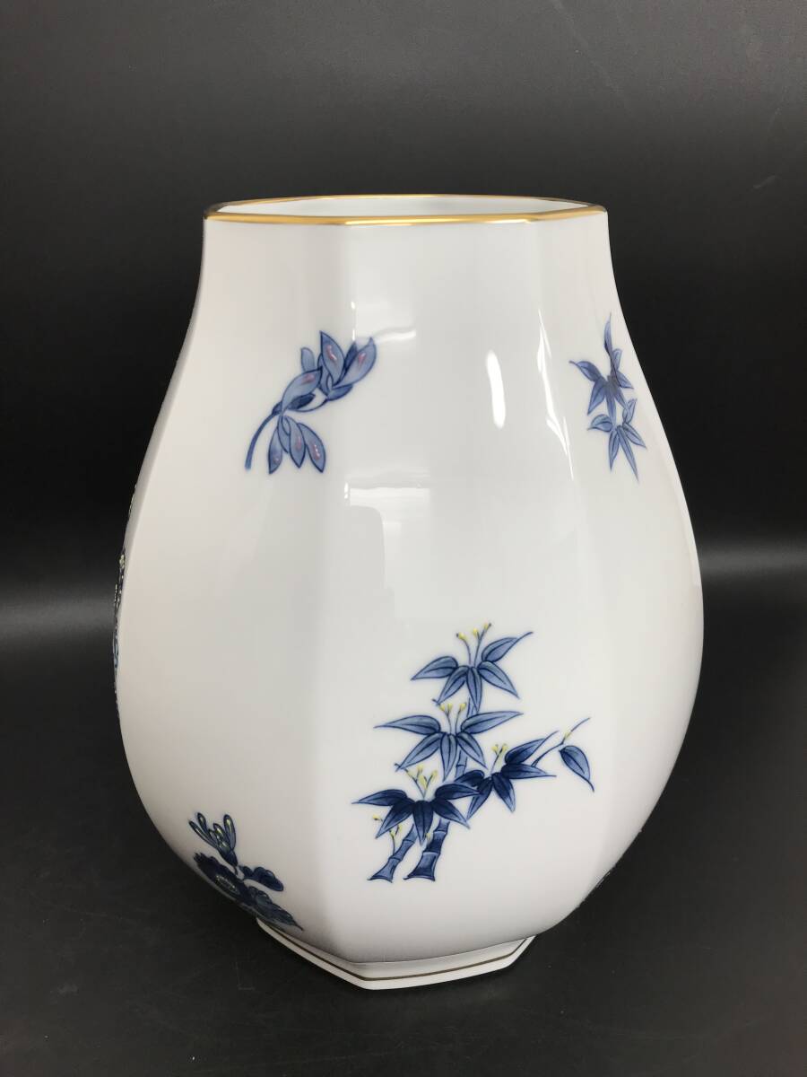 N62 大倉陶園 四君子 菊梅菖蒲竹文 染付 花瓶 花器 八角 N62 大倉陶園 四君子 菊梅菖蒲竹文 染付 花瓶 花器 八角