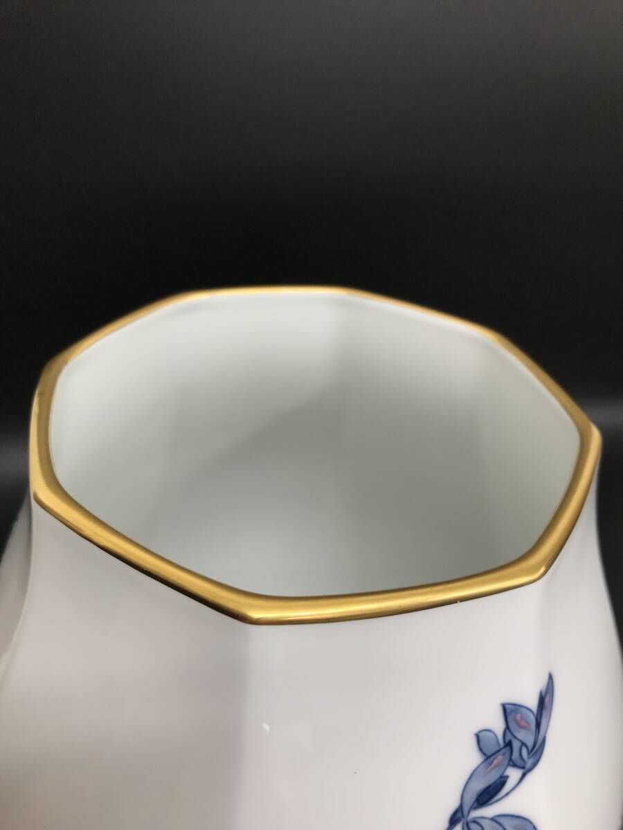 N62 大倉陶園 四君子 菊梅菖蒲竹文 染付 花瓶 花器 八角 N62 大倉陶園 四君子 菊梅菖蒲竹文 染付 花瓶 花器 八角