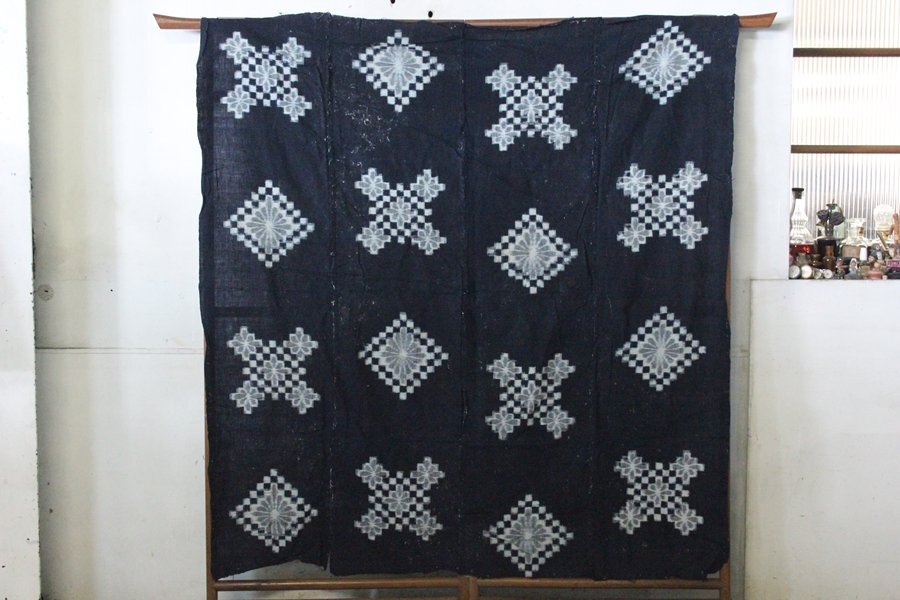 TB526古布 絵絣 木綿製 約136.5×125.5cm◇藍染/4幅/山陰絣/倉吉 TB526古布 絵絣 木綿製 約136.5×125.5cm◇藍染/4幅/山陰絣/倉吉