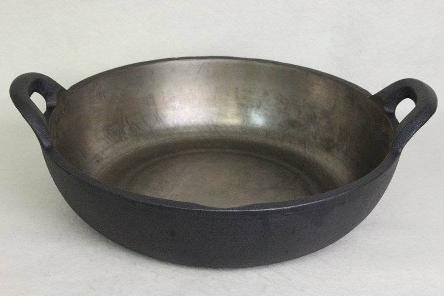 TB526久慈砂鉄 山王堂 天麩羅鍋 30cm 箱付◇刻印有/肉厚/鉄鍋 TB526久慈砂鉄 山王堂 天麩羅鍋 30cm 箱付◇刻印有/肉厚/鉄鍋