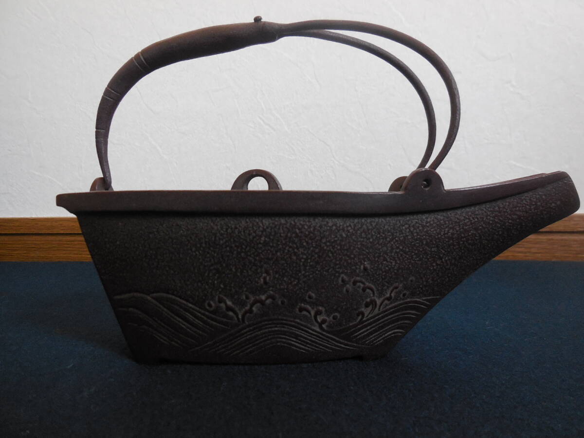 ☆人間国宝 釜師 高橋敬典 作 茶道具 酒器 舟形銚子 共箱 共布 ☆人間国宝 釜師 高橋敬典 作 茶道具 酒器 舟形銚子 共箱 共布