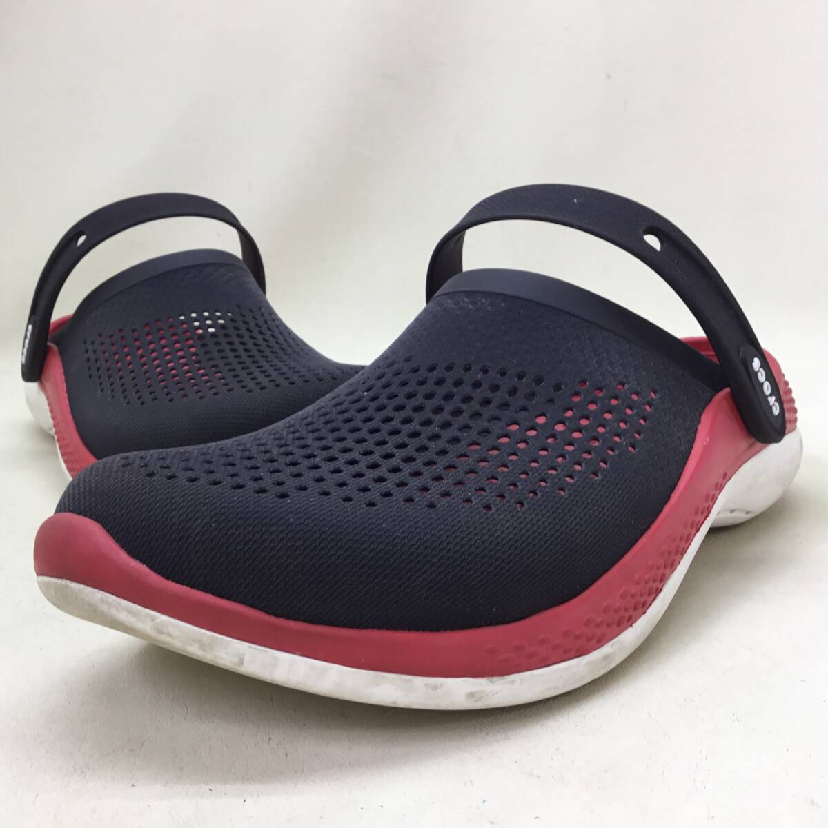 □crocs クロックス LiteRide パンチング加工サンダル やわらか □crocs クロックス LiteRide パンチング加工サンダル やわらか