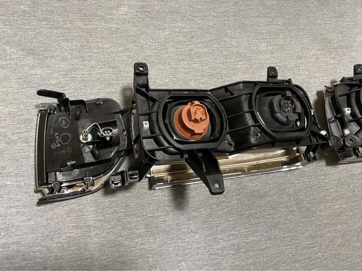 トヨタ純正 ランドクルーザー80 角目4灯 ヘッドライト 新品フル トヨタ純正 ランドクルーザー80 角目4灯 ヘッドライト 新品フル