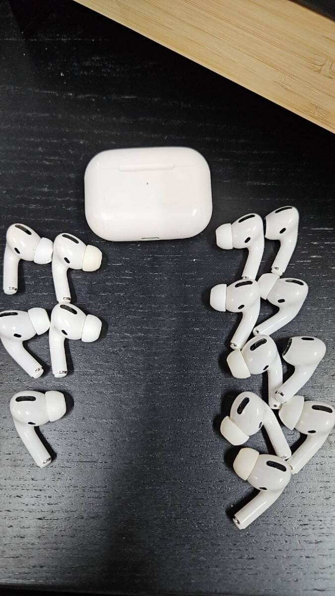 Airpods Pro 第1世代 イヤホン ケース ジャンク 動作未確認 Airpods Pro 第1世代 イヤホン ケース ジャンク 動作未確認