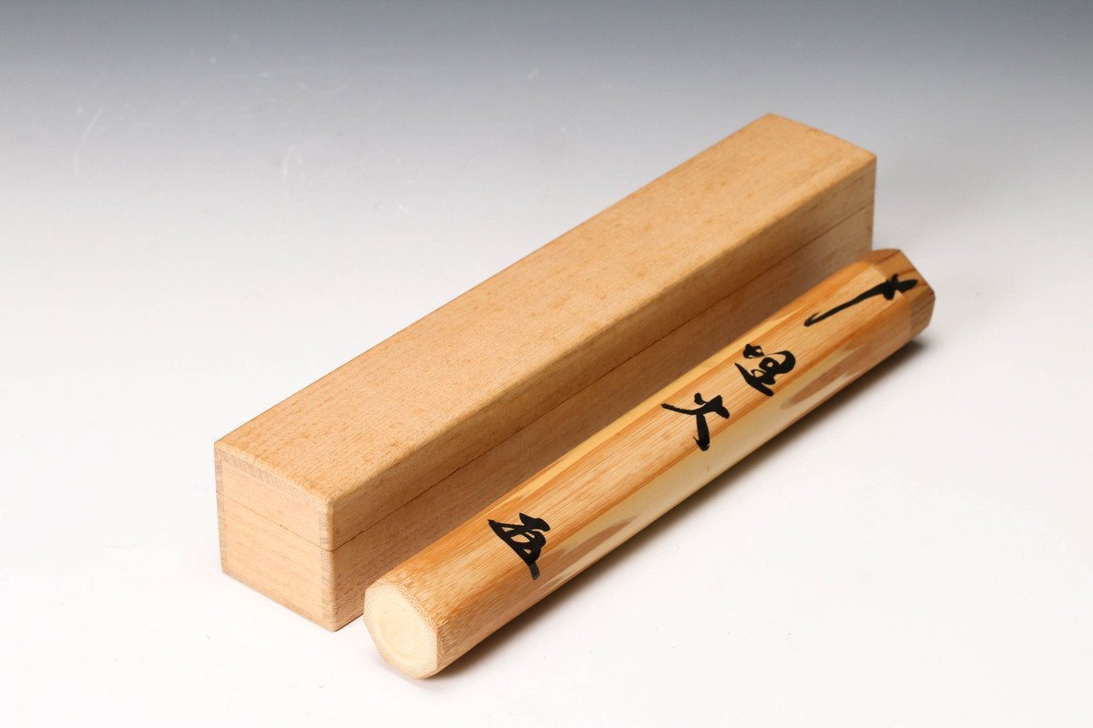 SAG】大徳寺塔頭黄梅院住職紫野小林太玄 竹茶杓 銘『埋火』 共箱 SAG】大徳寺塔頭黄梅院住職紫野小林太玄 竹茶杓 銘『埋火』 共箱