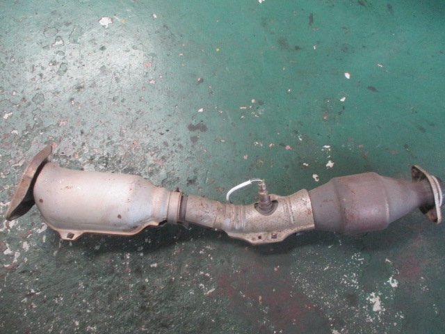 535684☆Z12/キューブ【日産 純正】触媒 コンバーター 535684☆Z12/キューブ【日産 純正】触媒 コンバーター