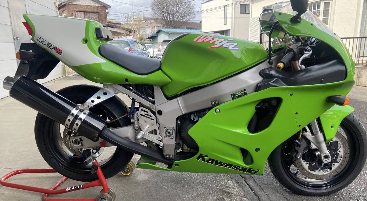 大型倉庫保管車☆極上美車☆希少車☆1998年式☆Kawasaki☆ZXー 大型倉庫保管車☆極上美車☆希少車☆1998年式☆Kawasaki☆ZXー