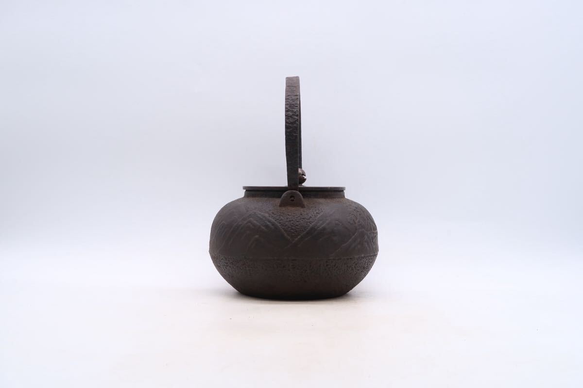 鉄瓶 龍文堂造 山水図 煎茶道具 茶道具 金属工芸 急須 時代物 湯 鉄瓶 龍文堂造 山水図 煎茶道具 茶道具 金属工芸 急須 時代物 湯
